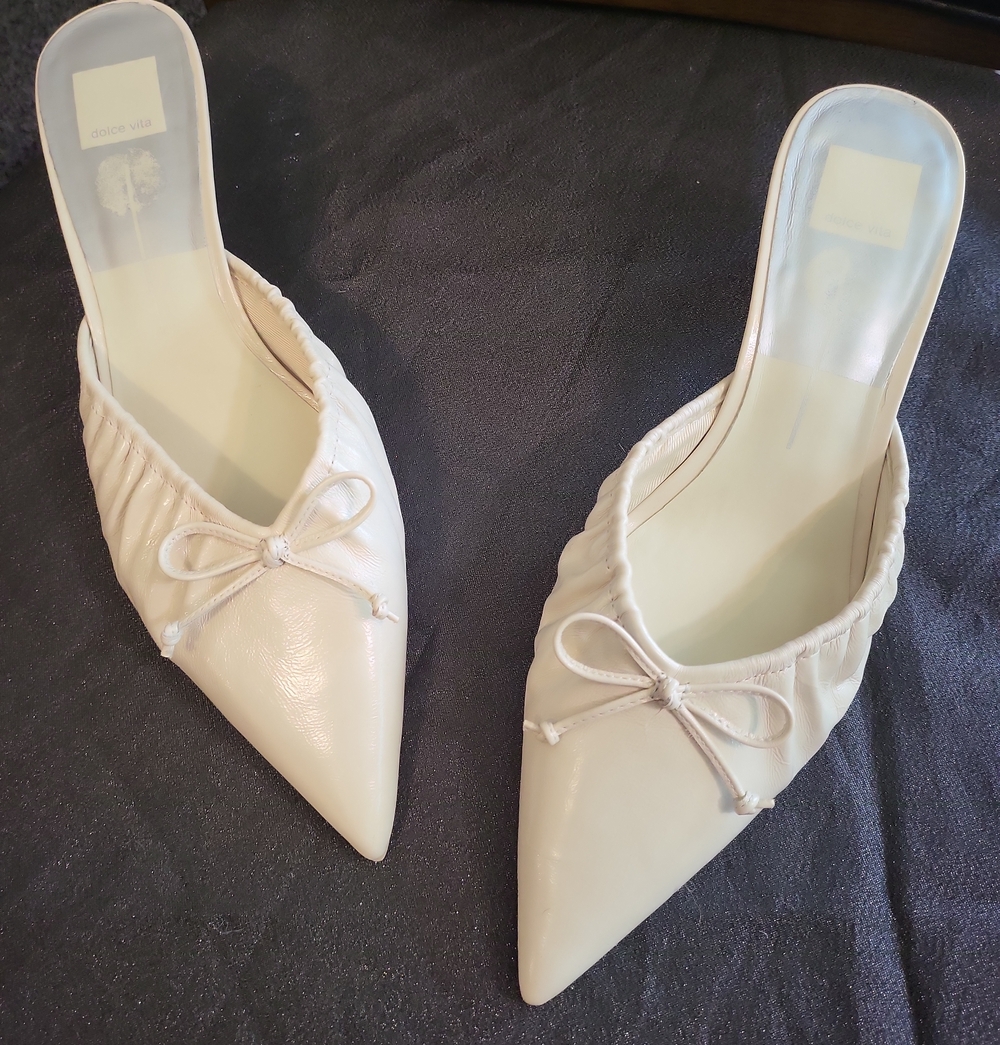Women's Pointed-Toe Slip-On Ballet Mules in Cream